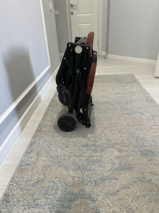 Продам детскую коляску за 15000