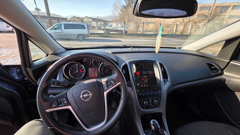 Vând Opel Astra J motor 1.4 140cp