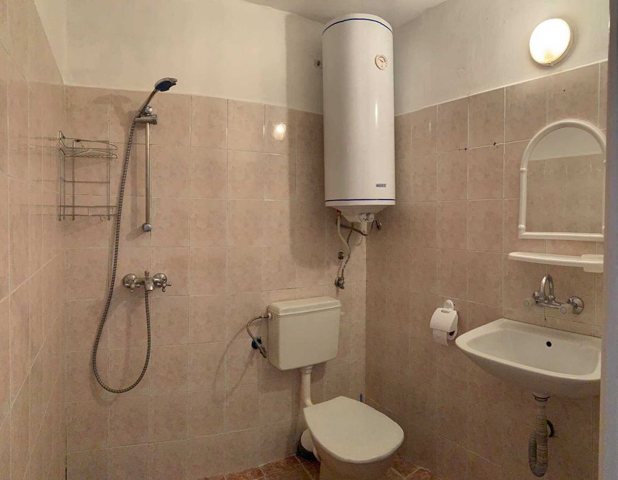 Дава се под наем Двустаен апартамент в Бургас, Възраждане - 75 кв.м за 173.4 € - Снимка #2