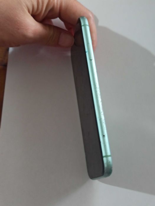 Продам iphone 11 б/у, требуется ремонт