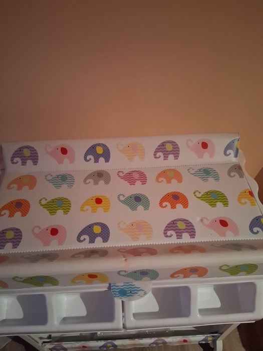 Masa de infasat cu cadita