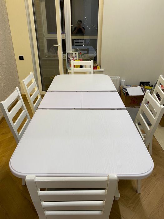 Стол со стульями