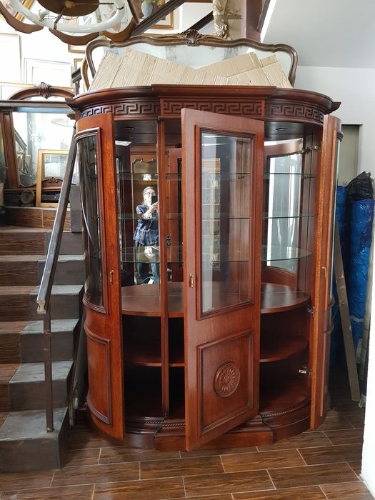 Vitrine Versace din lemn eucalipt, noi