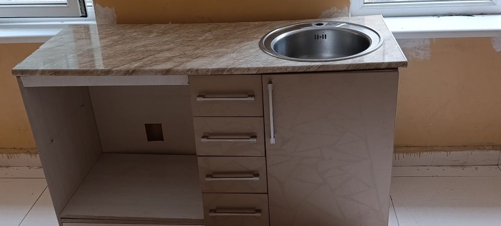 Срочно кухини роквина тумба сотилади