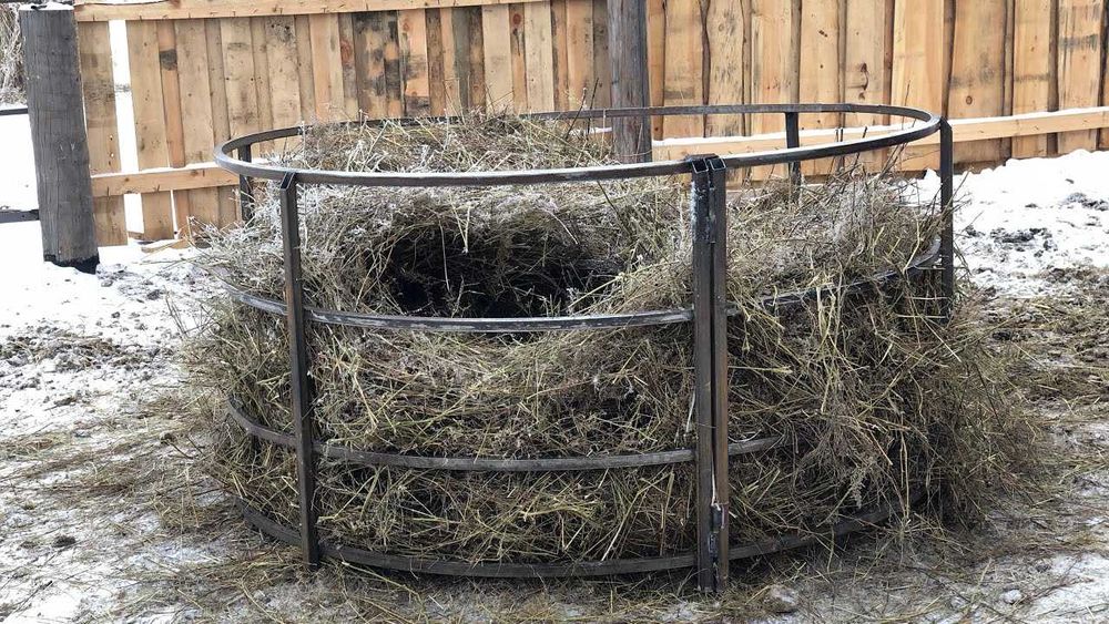 Кормушки для КРС под рулон сена