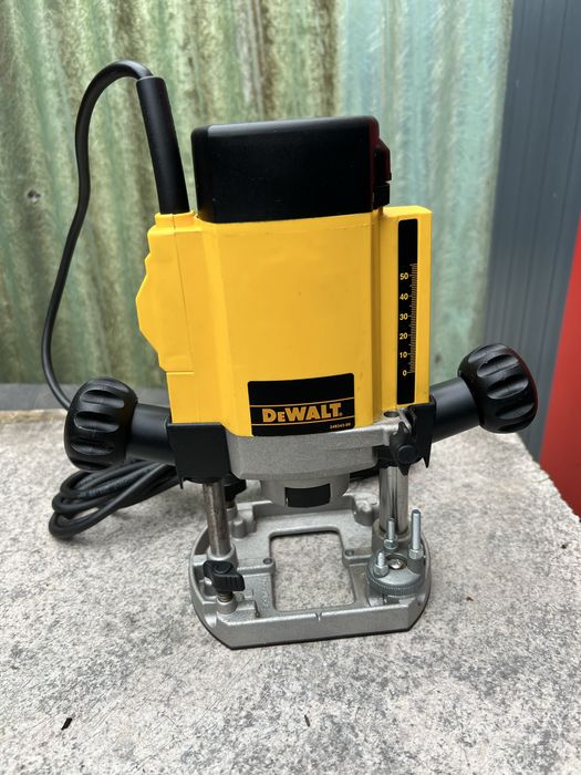 Vand obar freza /freza lemn Dewalt DW 615 QS model 2018