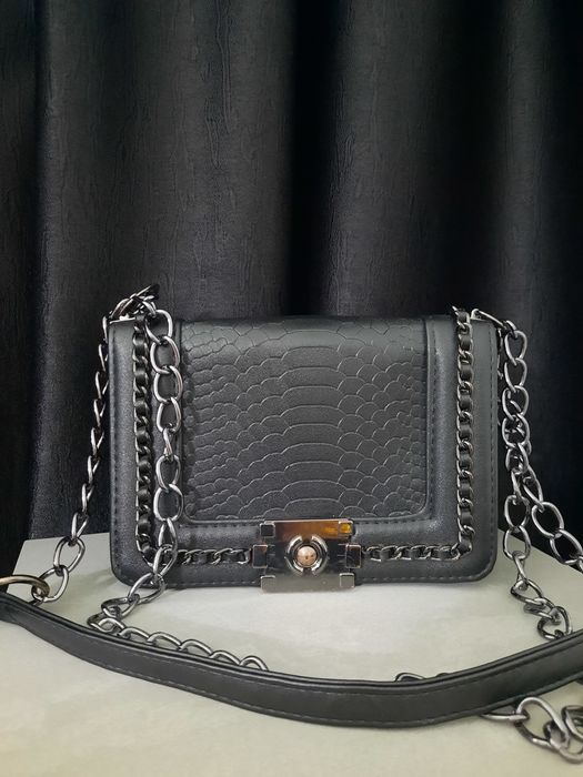 Чанти и портмонета