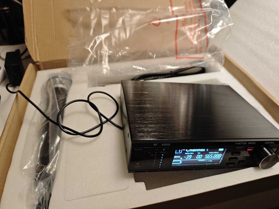 Vand microfon wireless Shure AD4G Beta58 folosit ocazional