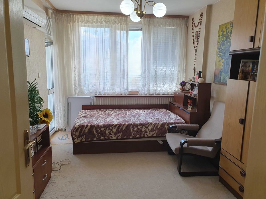 2ст+кухня,монолит,75 кв.м.,ет.4,ПВЦ дограма,много добър,Абаята