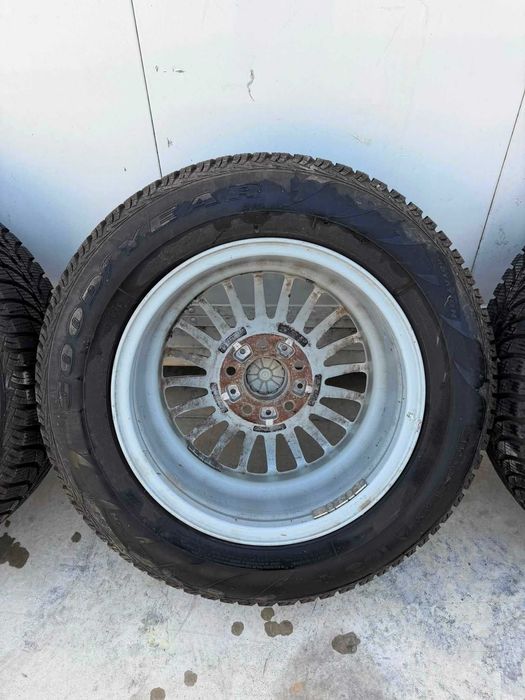 Продавам Style 61 със зимни гуми Goodyear