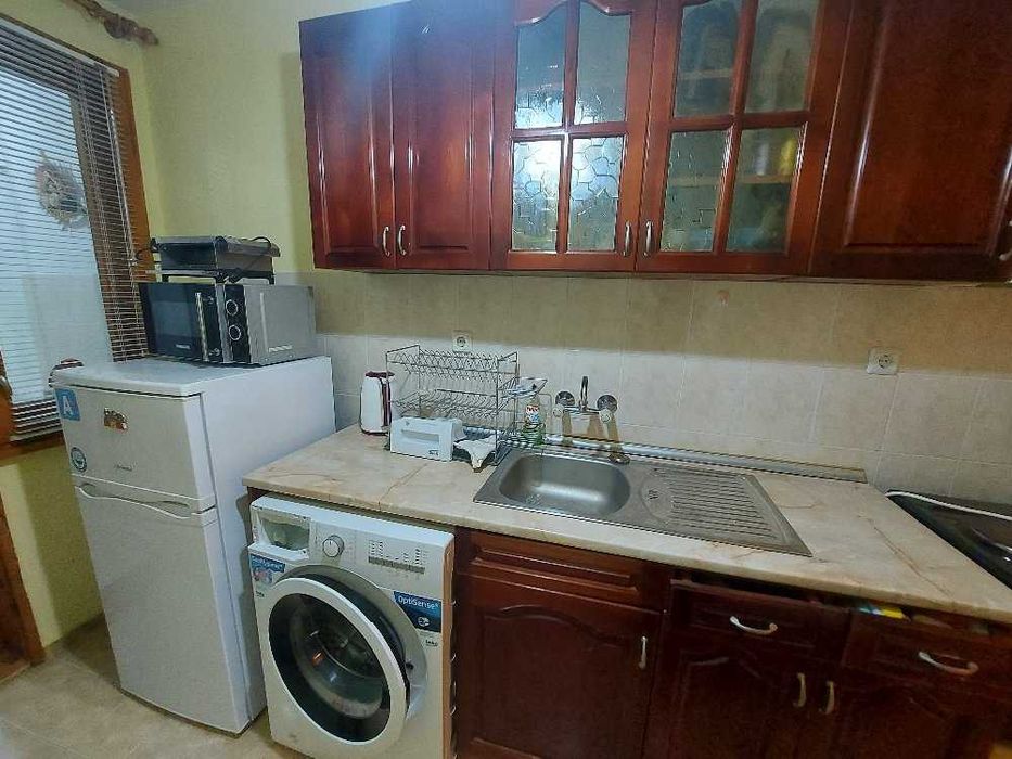 Дава се под наем Двустаен апартамент в Бургас, Възраждане - 38 кв.м за 153 € - Снимка #2