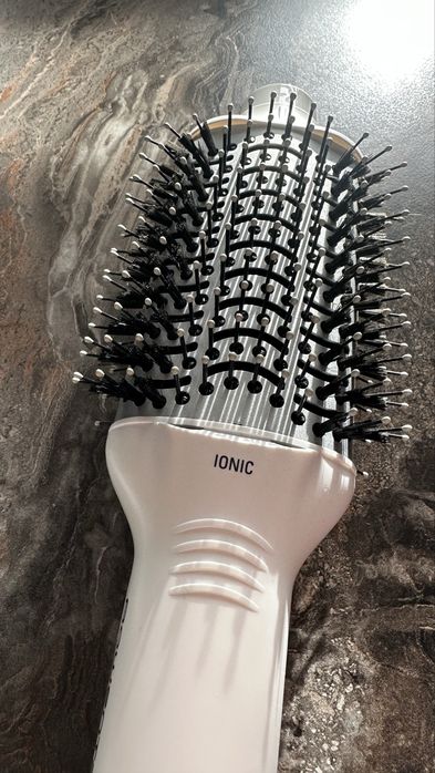 Perie cu aer cald Rowenta Volumizer CF6130F0