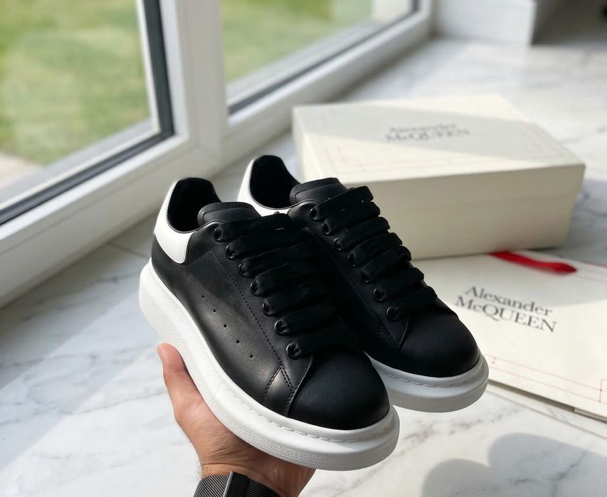 Adidasi Alexander Mcqueen Negru Alb Premium
