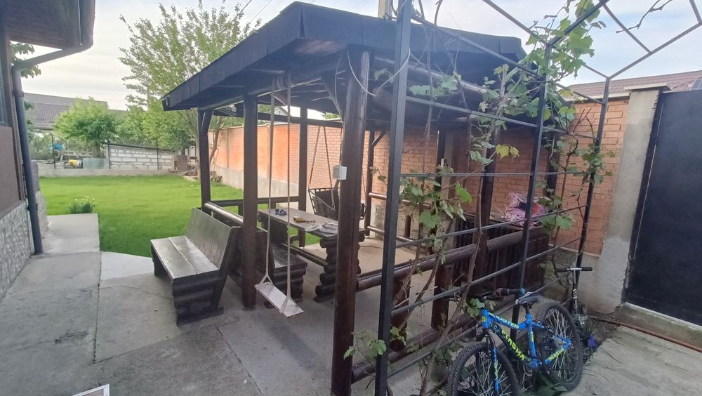 Foisor cu masa și 2 banci