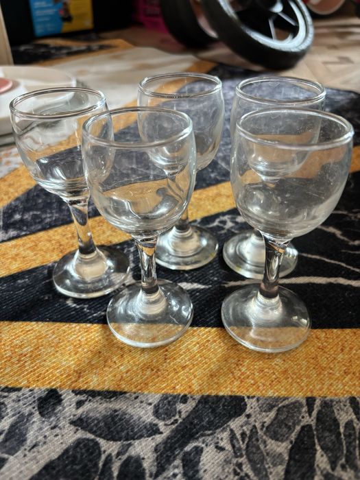 Продам рюмочки на ножке