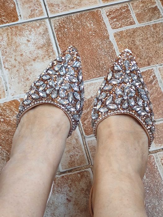 Pantofi eleganți cu strasuri