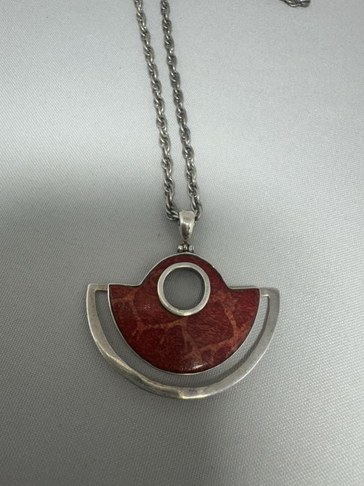 Pandantiv si lant din argint-coral rosu