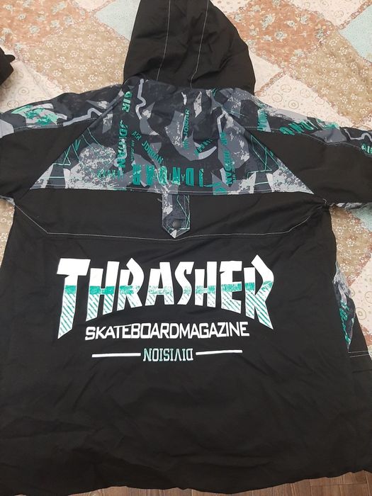 Продам куртку зимнюю с капюшоном