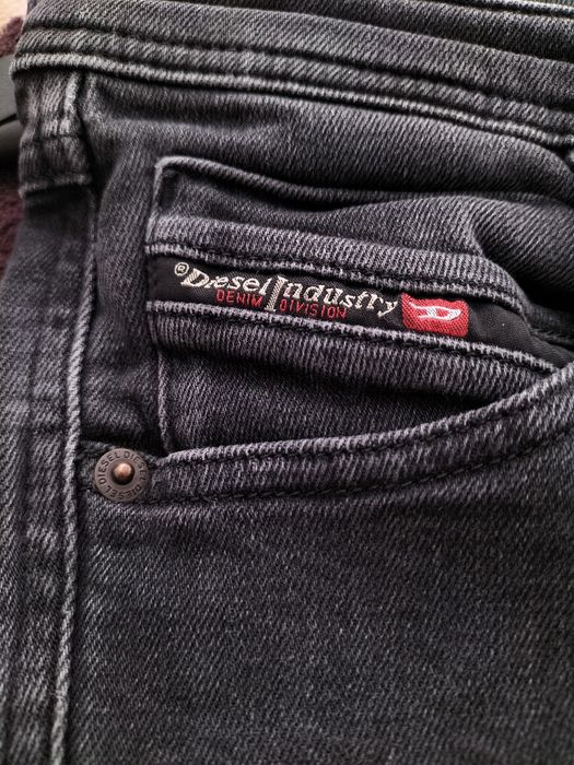 Blugi Diesel negrii pentru bărbați