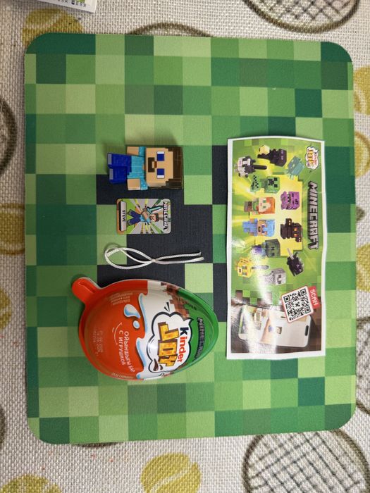 Фигурка kinder joy minecraft