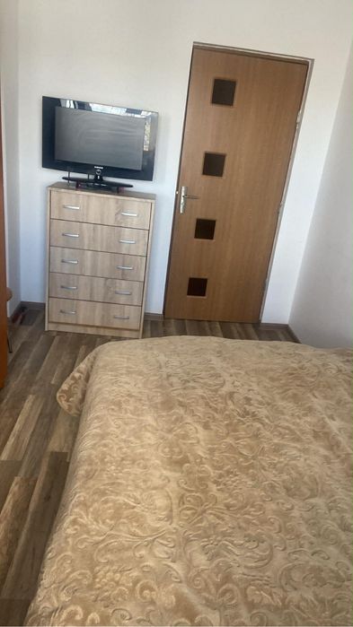 Vând apartament 4 camere , decomandat ,