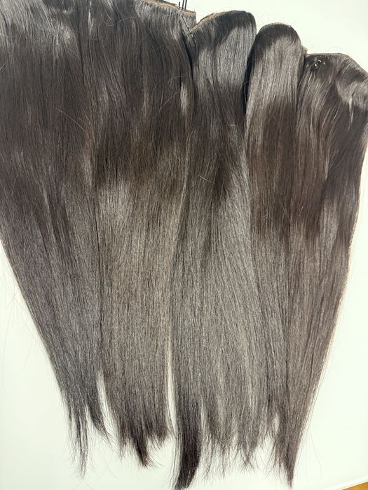 Пет реда коса, готова за носене, с клипси, варира от 50-55см