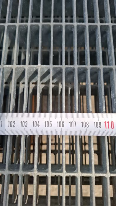 Trepte și gratare zincate