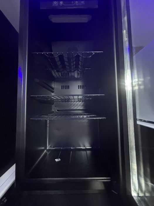 Витринный холодильник AIWA LC-98

Цвет оранжевый / чёрный

Температур