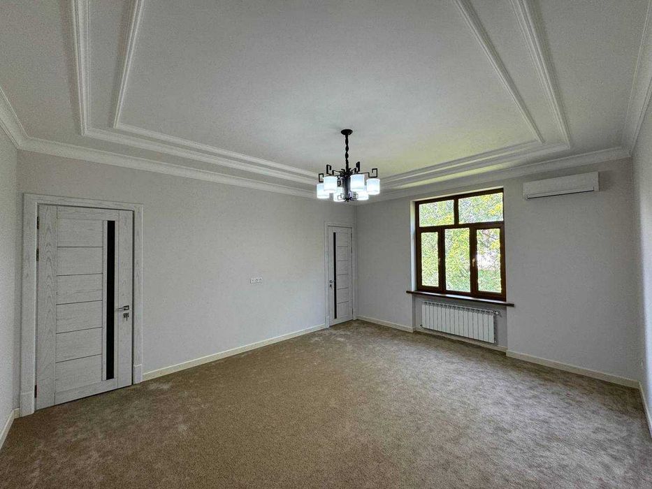 Продаётся здание- офис, садик