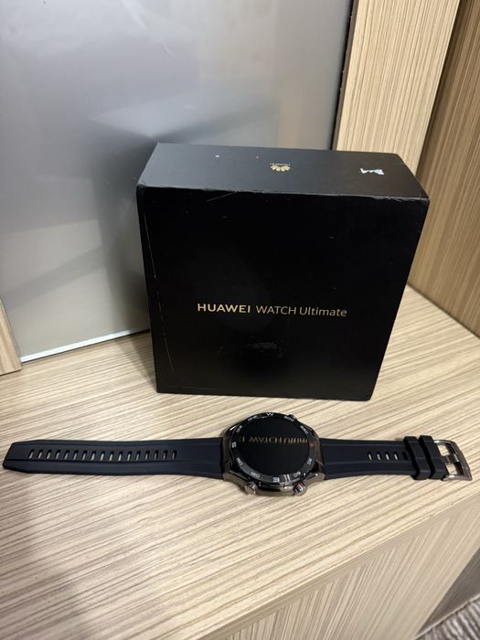 Huawei watch ultimate. Cutie completa.