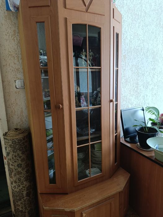Продам сервант б/у