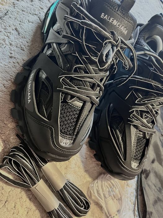 Balenciaga track led