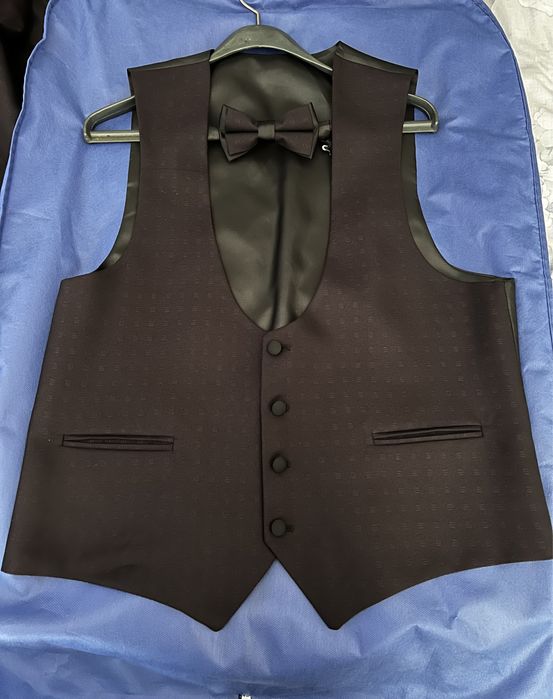 Абитуриентски костюм