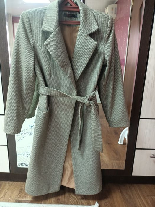 Продаётся пальто ( новое )