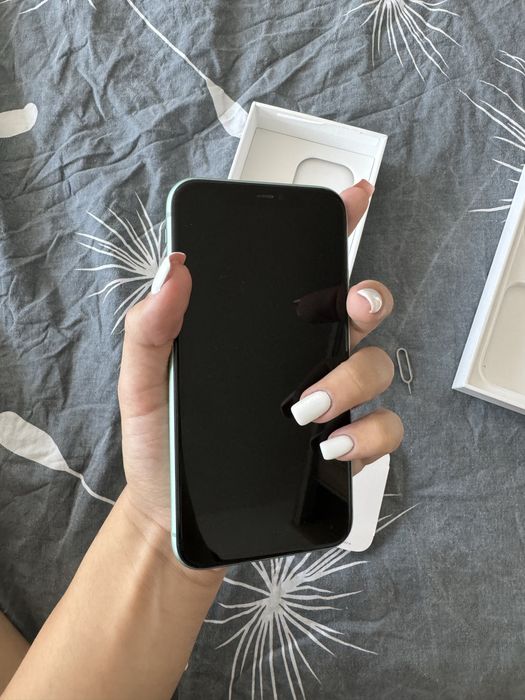 iPhone 11 зелен