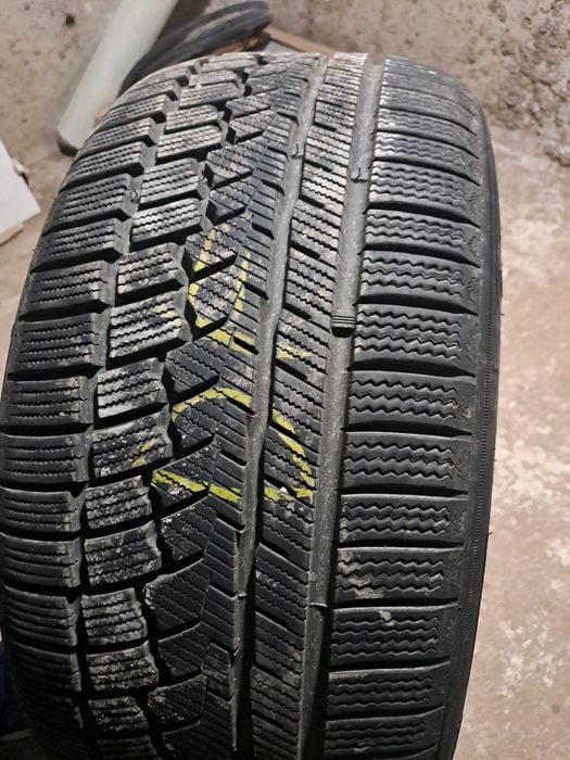 Vând anvelope de iarna M+S 235/40/18