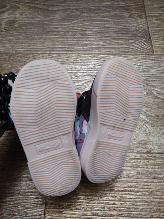 Продам детские ботинки