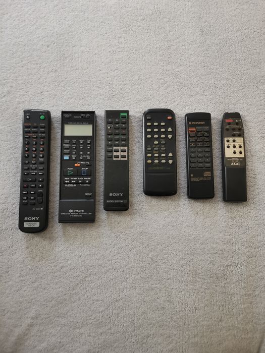 Различни модели дистанционни.