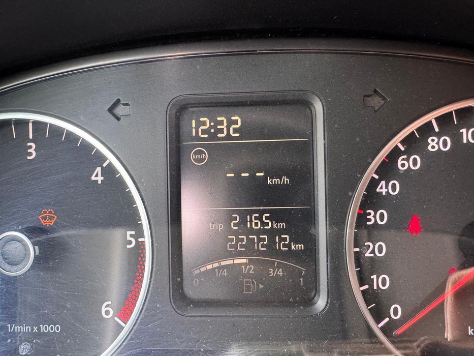 Vând Volkswagen Polo