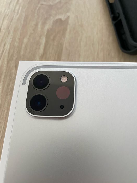 Ipad pro(2021),a 5ageneratie,plus apple pencil(generatia a doua)..