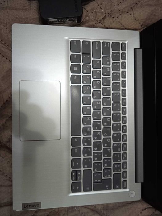 Lenovo Ideapad 3 14iil05 FHD Slim Intel i5 256SSD 8GB отлична батерия