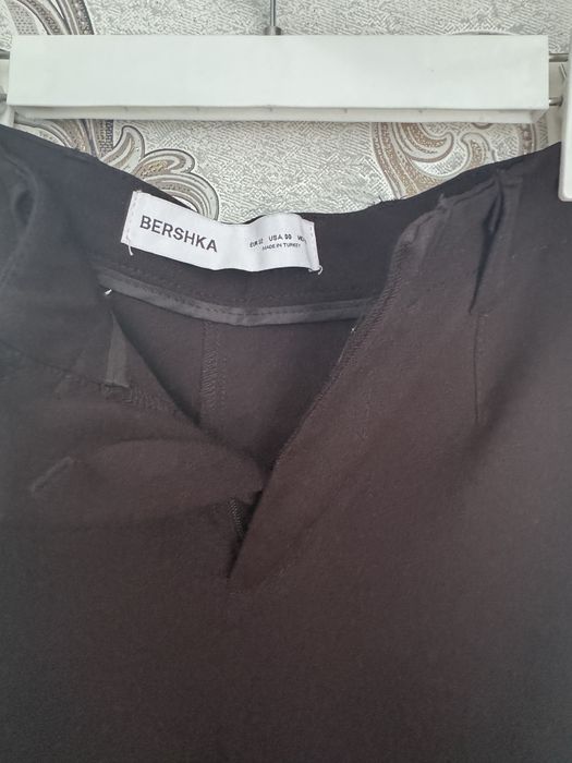 Стильные черные брюки Bershka — новые!
