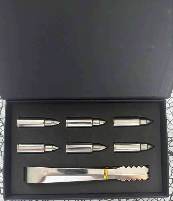 Стоманени кубчета за лед с форма на куршум