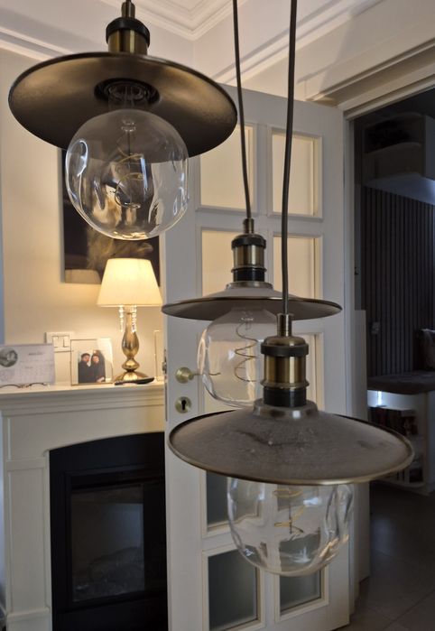 Lustra cu 3 becuri led supra dimensionate în  Finisaj Alama / Cupru