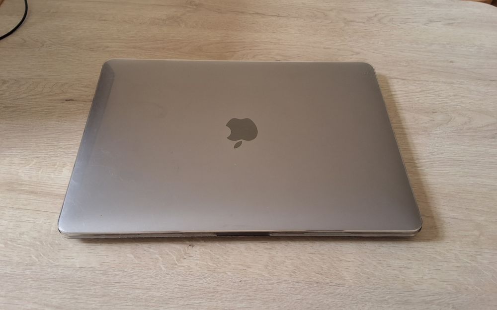 MacBook Pro. ***