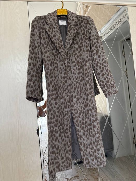 Umuman kiyilmagan yengi palto.