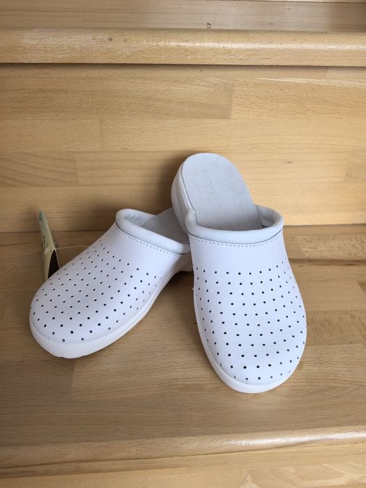 Saboți medicali diverse mărimi, piele naturala