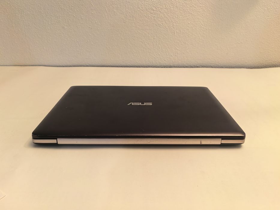 Laptop Asus slim S200E ecran cu touch Intel Celeron 1.50 GHz SSD 128GB 4 GB RAM  windows 11 Pro instalat carcasa aluminiu