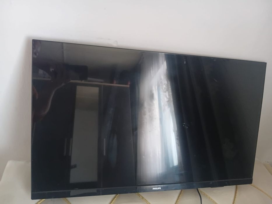 Телевизор  PHILIPS