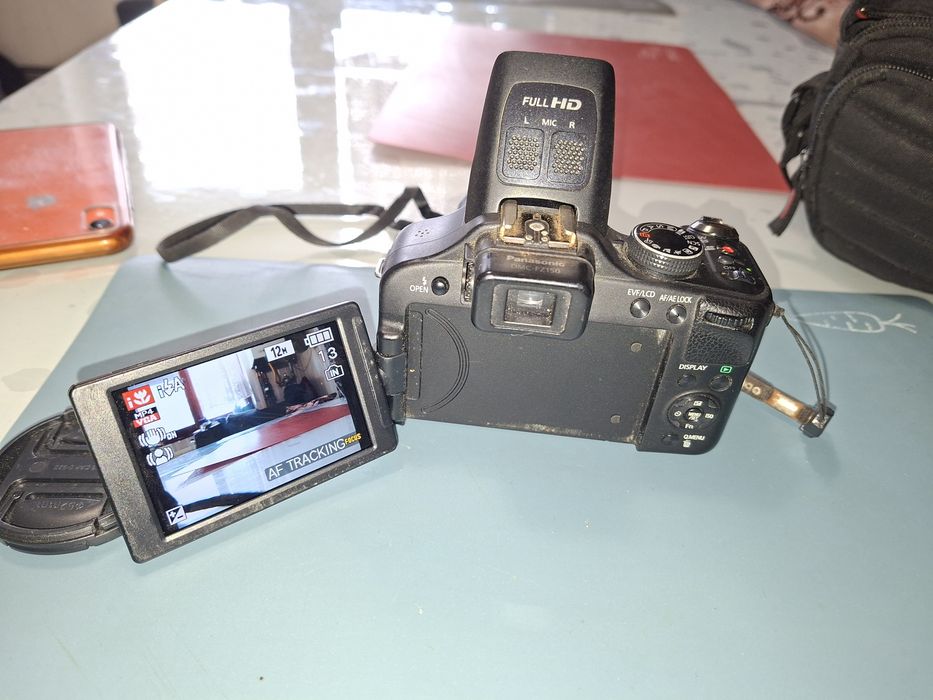 Panasonic FZ150, 12 MP ,24x zoom, Full HD Video
